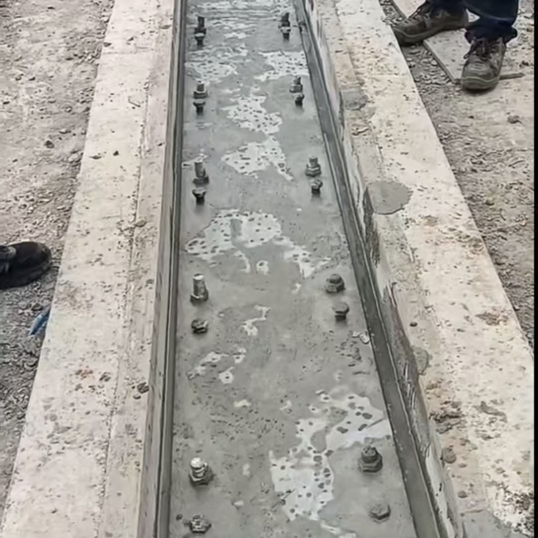 南投县港口码头起重机龙门吊重型机械设备稳固用早强快凝轨道胶泥